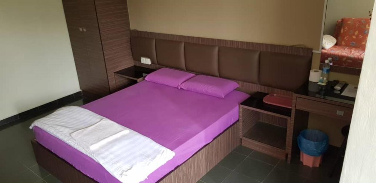 B+ Hotel *